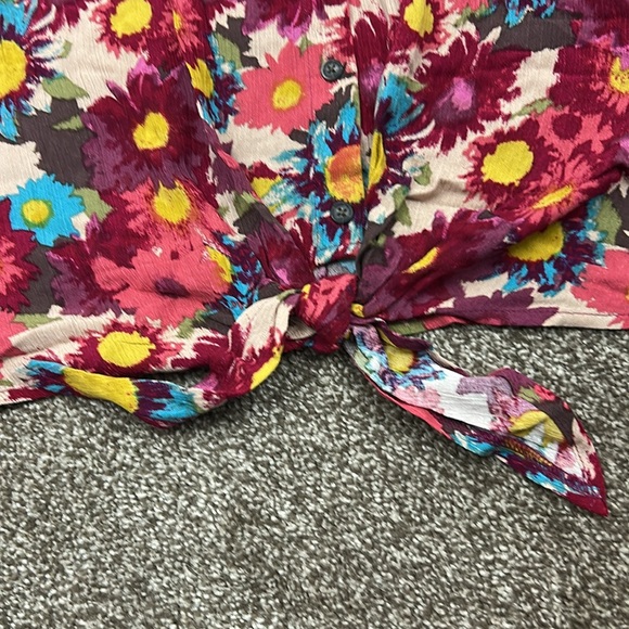 Floral Print Women's Top - Multicolor Flowers Button-down NWT Small Light weight - Picture 5 of 11